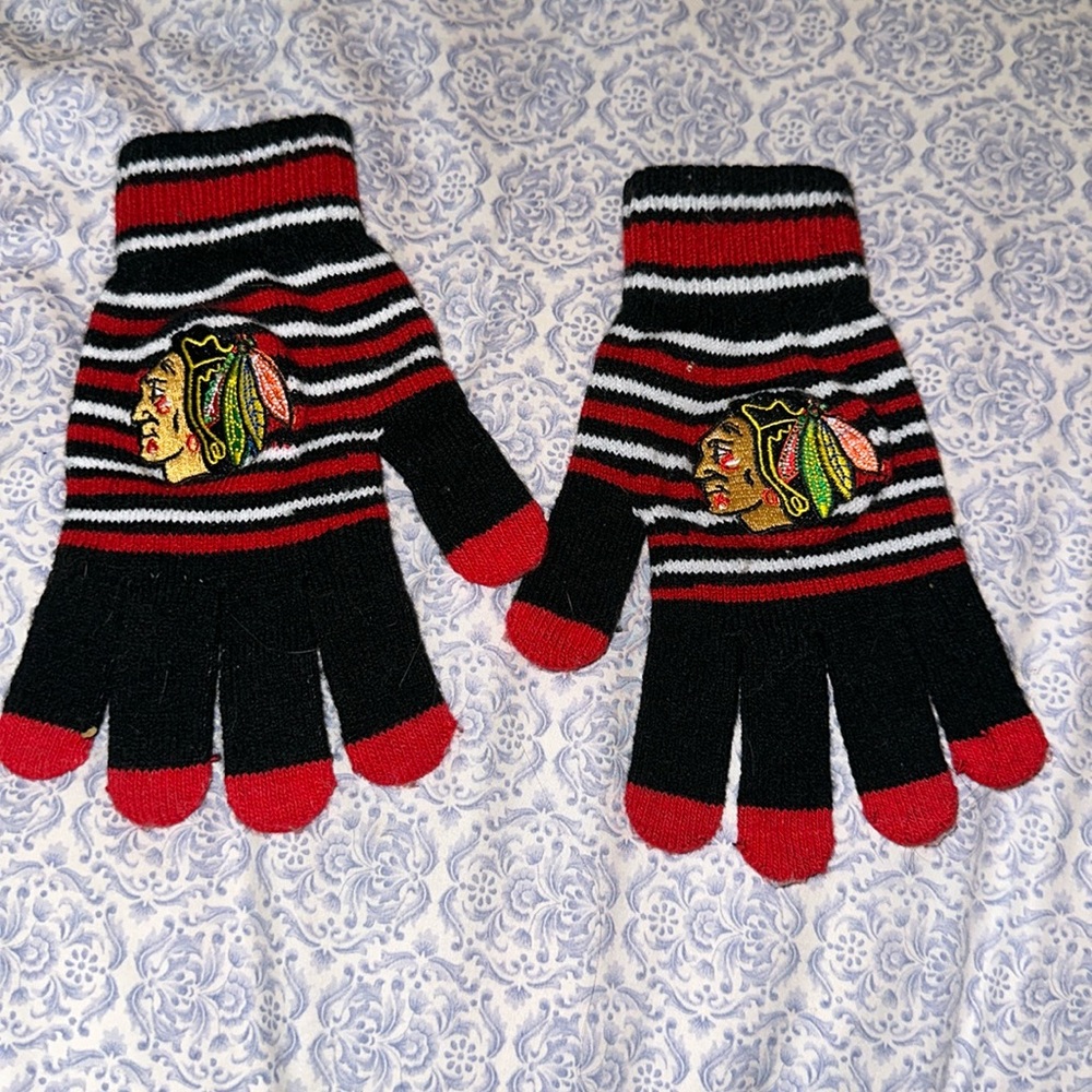 Chicago blackhawks gloves